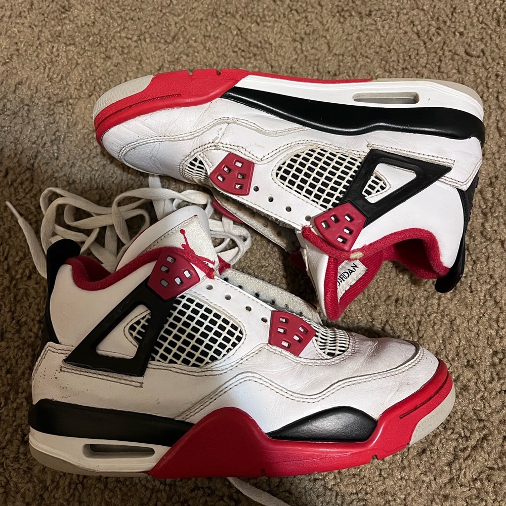 Air Jordan 4 fire red